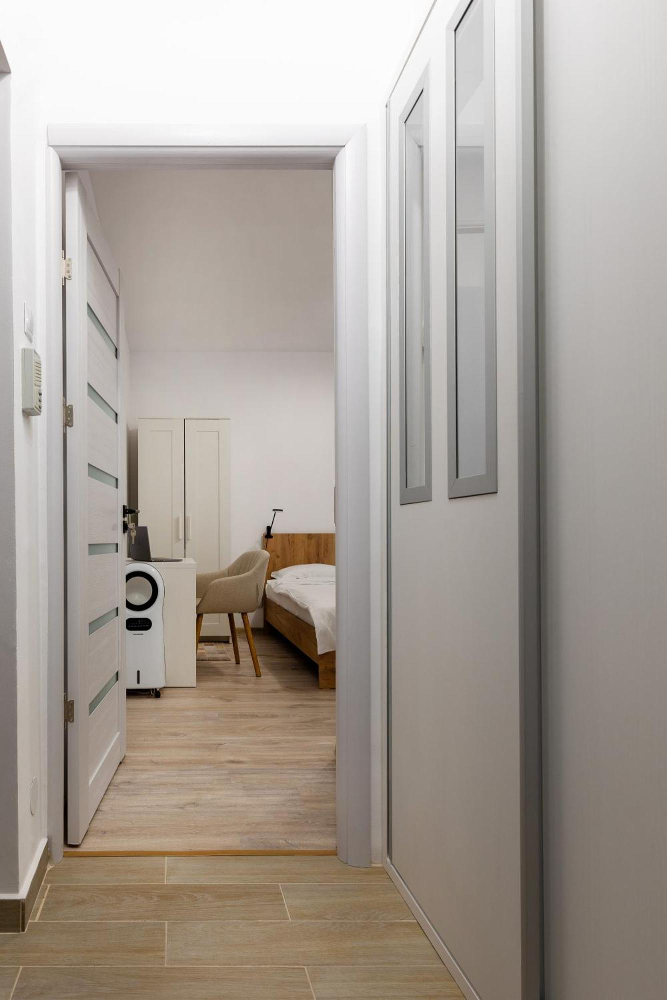 Minerva Studio Craiova Appartement Buitenkant foto